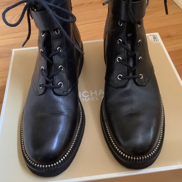 Michael Kors Vivia Zip Trimmed Leather Combat Bootie Black SZ 9.5 - Picture 3 of 16